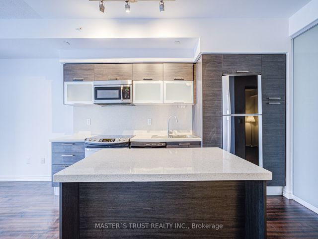 4604 - 386 Yonge St