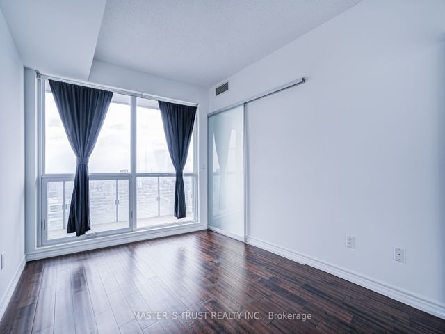 4604 - 386 Yonge St