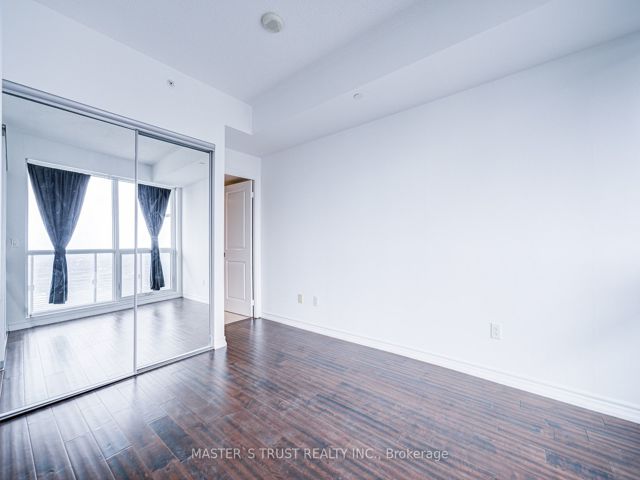 4604 - 386 Yonge St