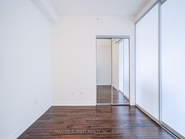 4604 - 386 Yonge St