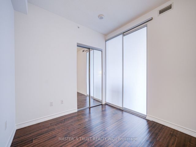 4604 - 386 Yonge St