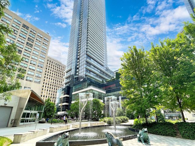 4604 - 386 Yonge St