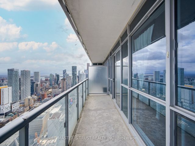 4604 - 386 Yonge St