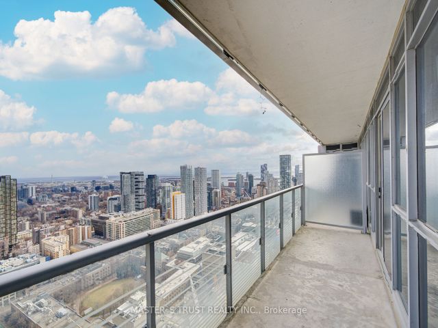 4604 - 386 Yonge St