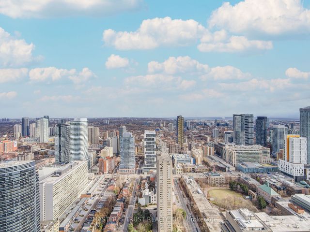 4604 - 386 Yonge St