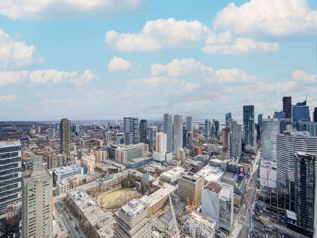 4604 - 386 Yonge St