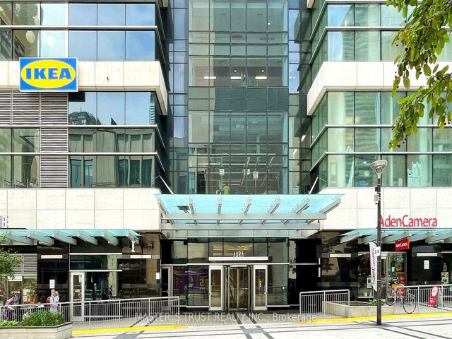 4604 - 386 Yonge St