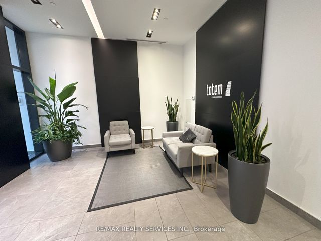 408 - 17 Dundonald St