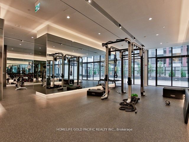 516W - 27 Bathurst St