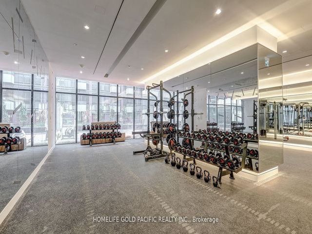 516W - 27 Bathurst St