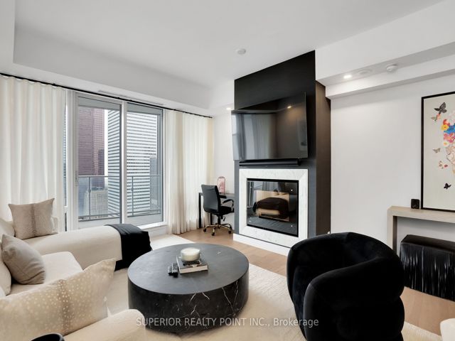 4408 - 180 University Ave