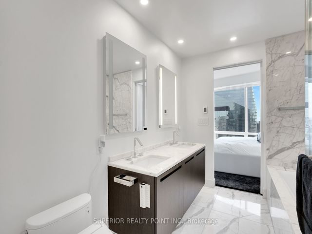 4408 - 180 University Ave