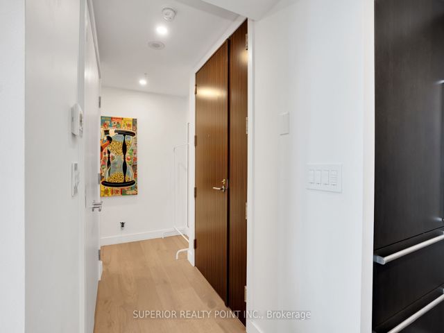 4408 - 180 University Ave