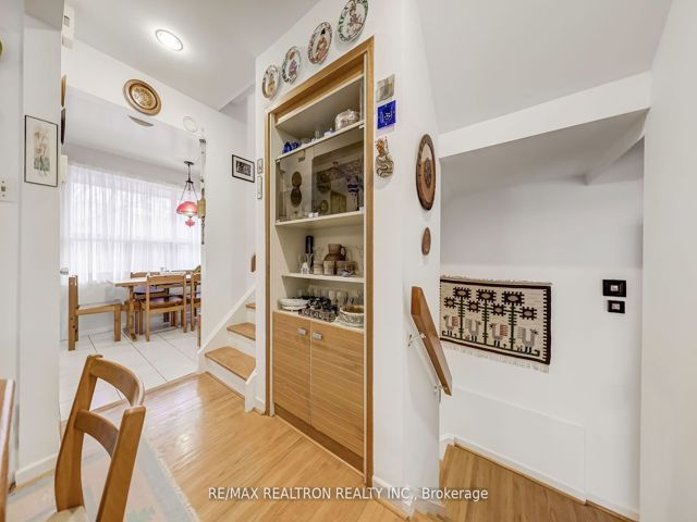 9 - 70 Castlebury Cres