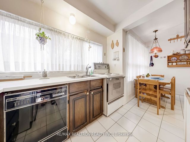 9 - 70 Castlebury Cres