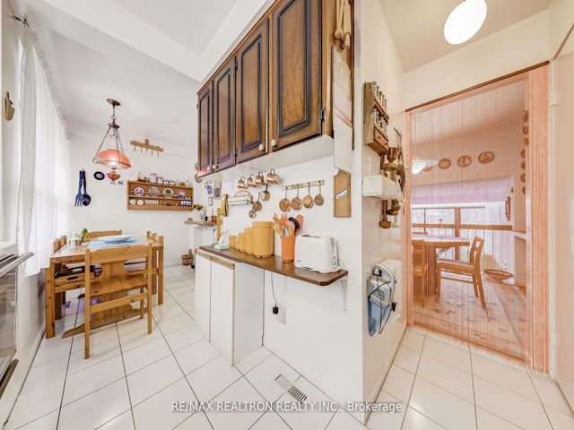 9 - 70 Castlebury Cres
