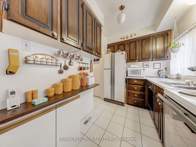 9 - 70 Castlebury Cres