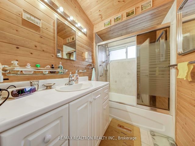 9 - 70 Castlebury Cres