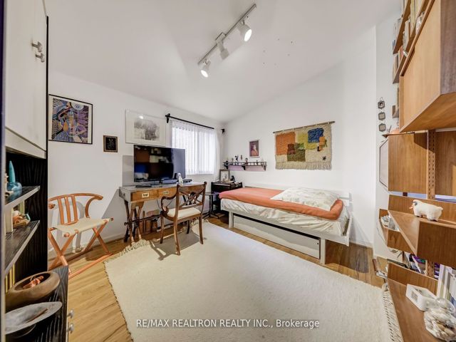 9 - 70 Castlebury Cres