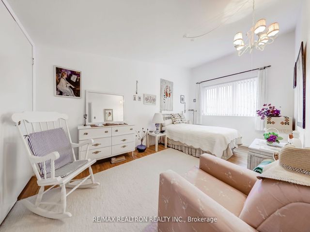 9 - 70 Castlebury Cres