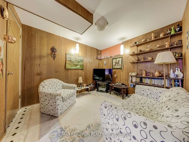9 - 70 Castlebury Cres
