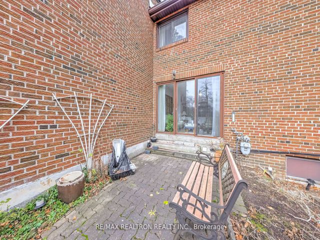 9 - 70 Castlebury Cres