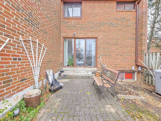9 - 70 Castlebury Cres