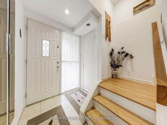9 - 70 Castlebury Cres