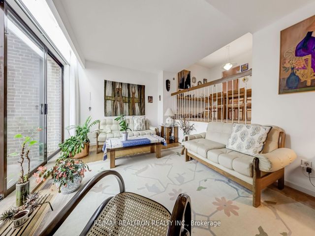 9 - 70 Castlebury Cres