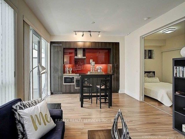 1608 - 300 Front St W