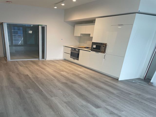 2117 - 230 Simoce St