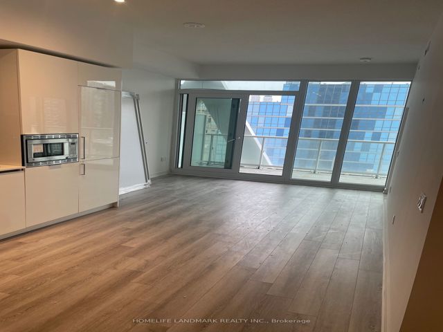2117 - 230 Simoce St