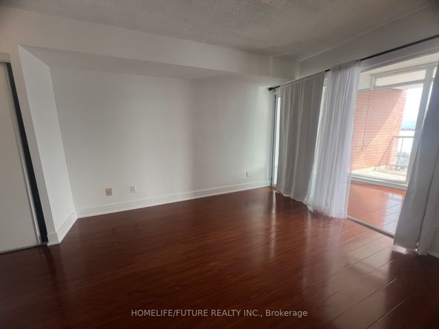 1022 - 550 Queens Quay  W