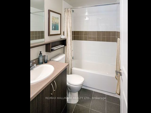 808 - 570 Bay St
