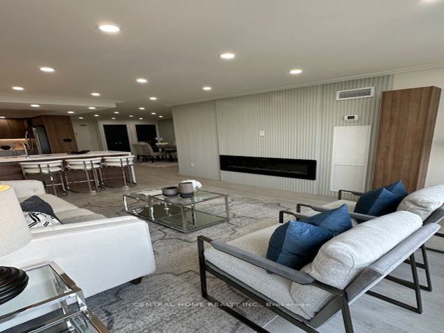 605 - 55 Skymark Dr