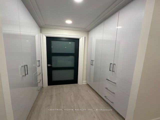 605 - 55 Skymark Dr