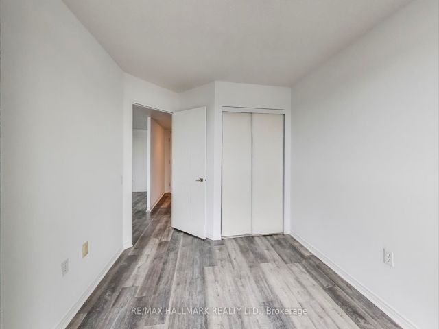 406 - 11 Thorncliffe Park Dr