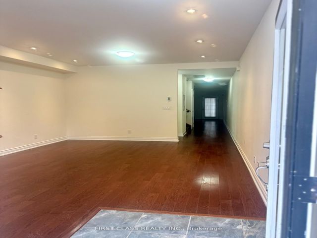 9 - 60 Hargrave Lane