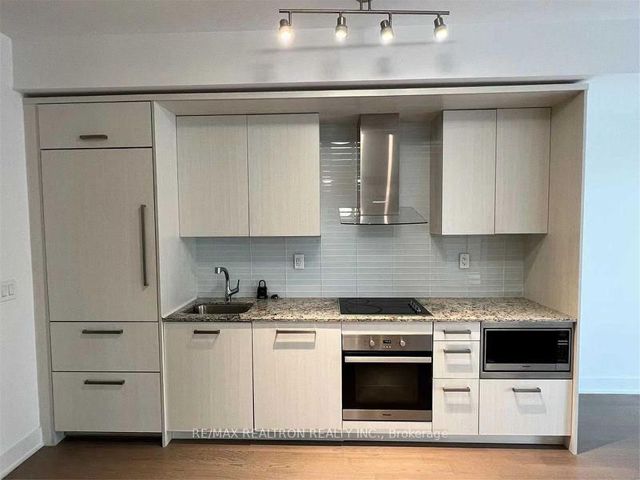 414 - 3018 Yonge St