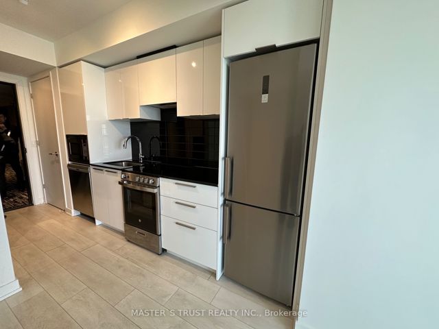 4904 - 501 Yonge St N