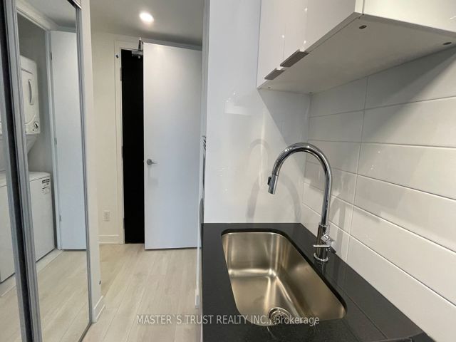 4904 - 501 Yonge St N