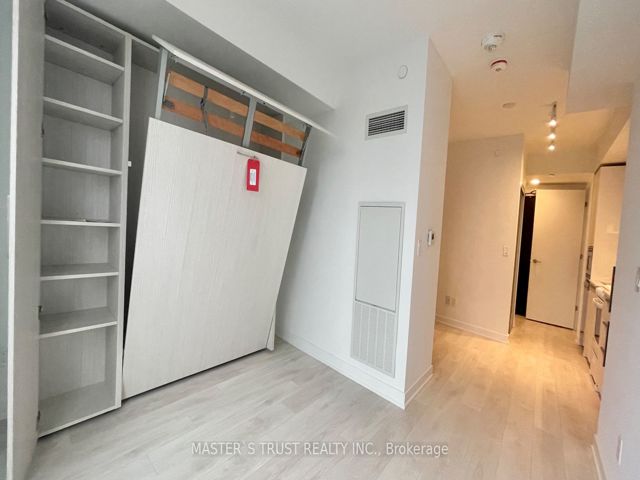 4904 - 501 Yonge St N