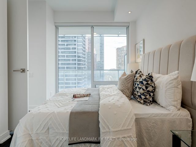 1109 - 3 Gloucester St