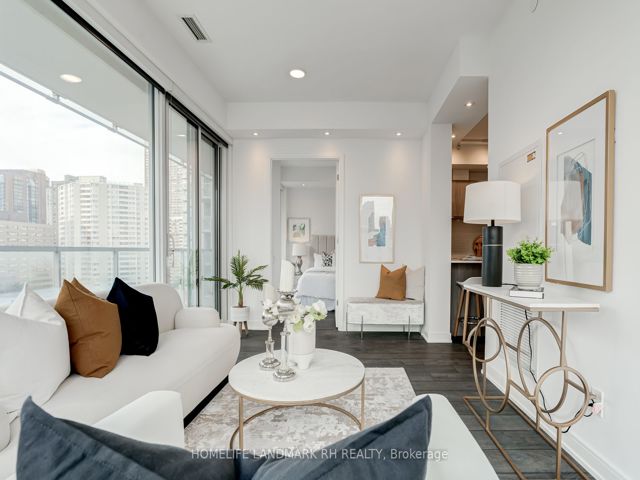1109 - 3 Gloucester St
