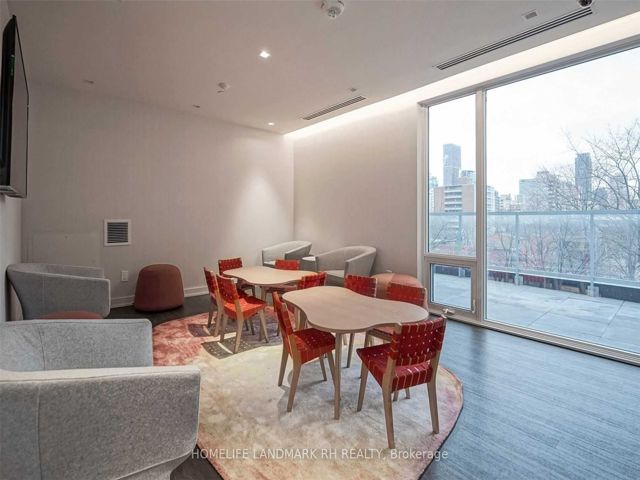 1109 - 3 Gloucester St