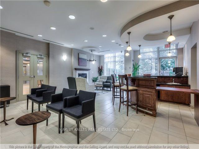 703 - 19 Barberry Pl
