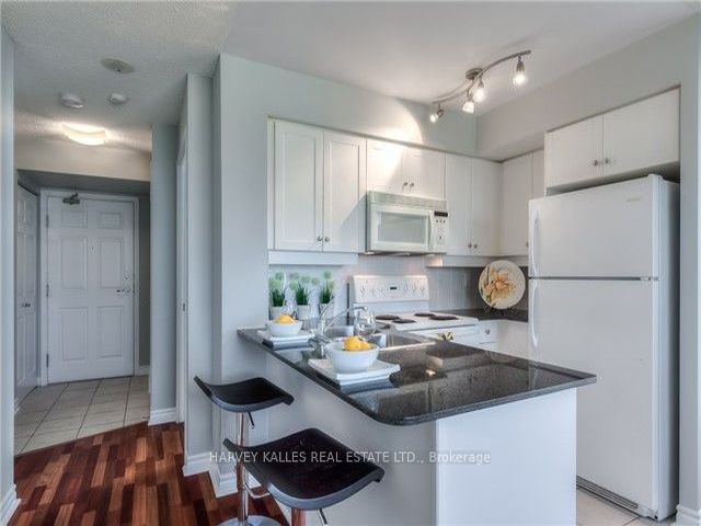 703 - 19 Barberry Pl