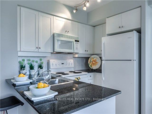 703 - 19 Barberry Pl