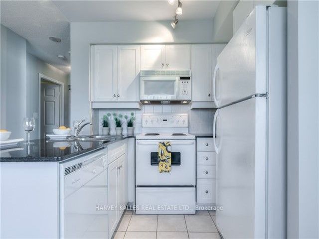 703 - 19 Barberry Pl