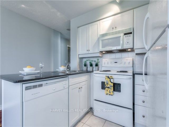703 - 19 Barberry Pl